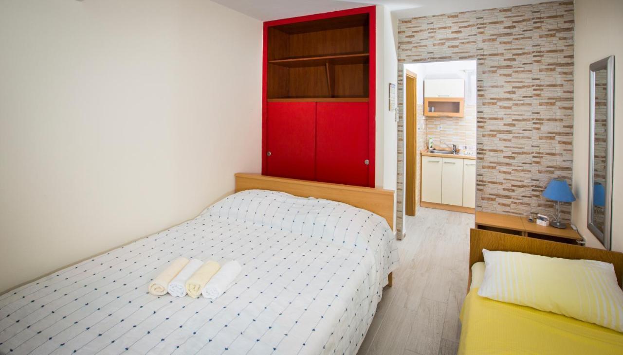Apartment Apartmans And Studios Ana