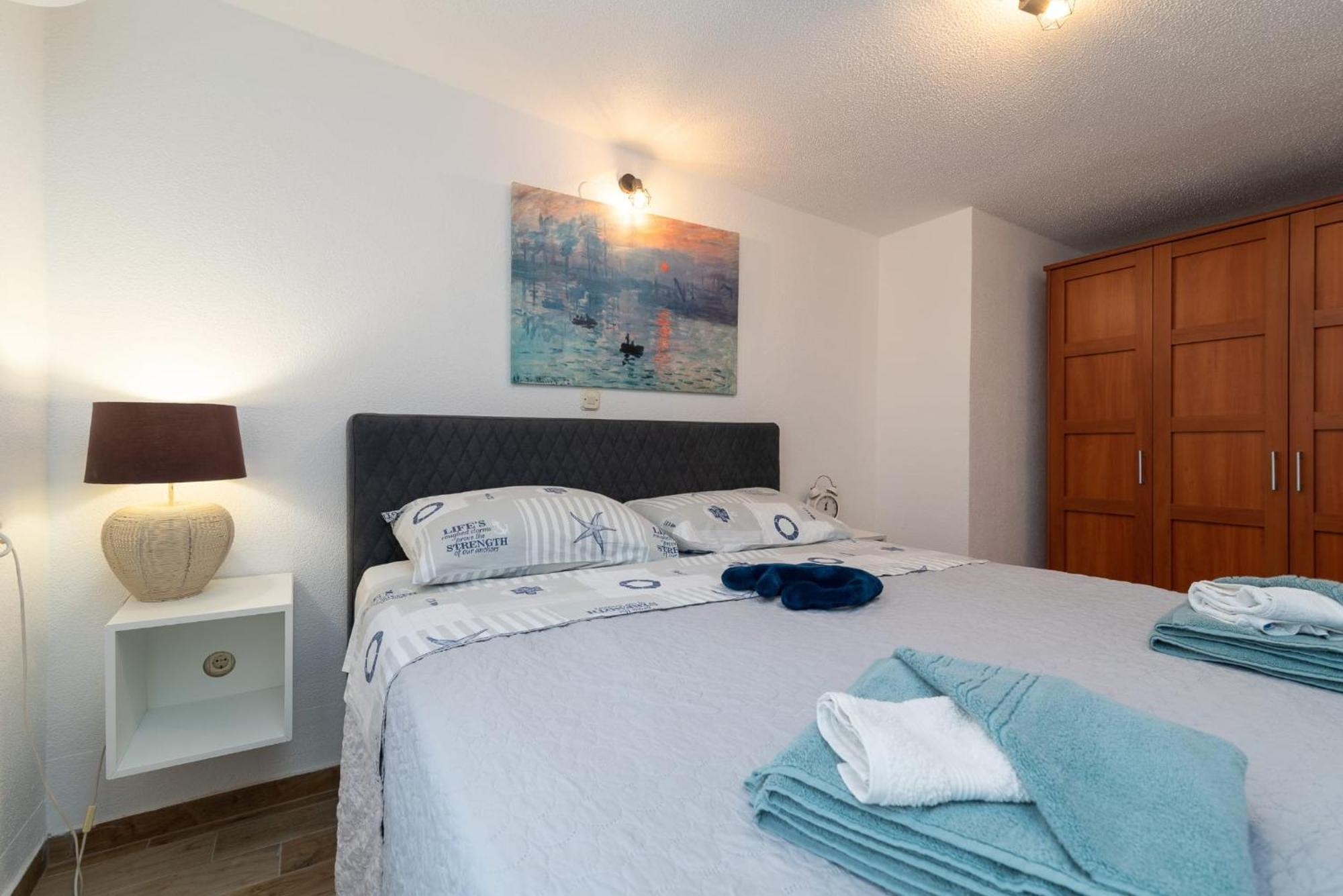 Apartment Apartmans And Studios Ana